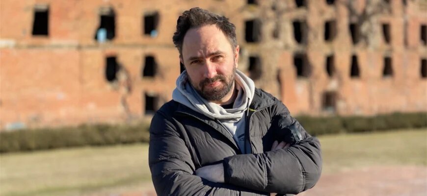    Алексей Гаврилов — журналист, редактор сетевого издания «Московский комсомолец в Карелии», член Союза журналистов России и Международного союза журналистов. Ранее работал корреспондентом на карельском телевидении в программе «Вести Карелия», освещал ключевые события республики. В интервью для Школы журналистики имени Владимира Мезенцева при Центральном доме журналиста Алексей рассказал об особенностях редакции «Московский комсомолец в Карелии». Алина Лукьяненко