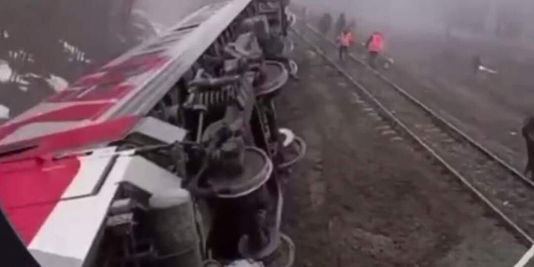 Семь вагонов пассажирского поезда сошли с рельсов в Ульяновской области