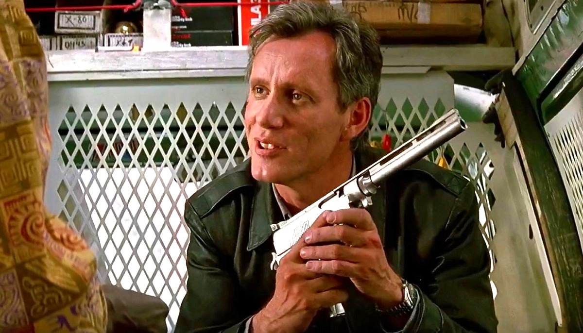 - Ё-моё, Кулибин! Я же тебя попросил лишь заусеницу на бойке моего "Дезерт Игла" напильником сточить! 