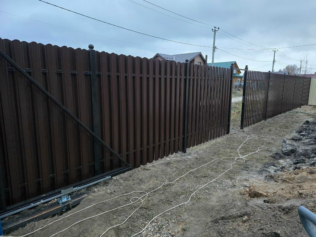 Глухой забор не всегда безопасно, почему расскажем в обзоре от Заборофф?