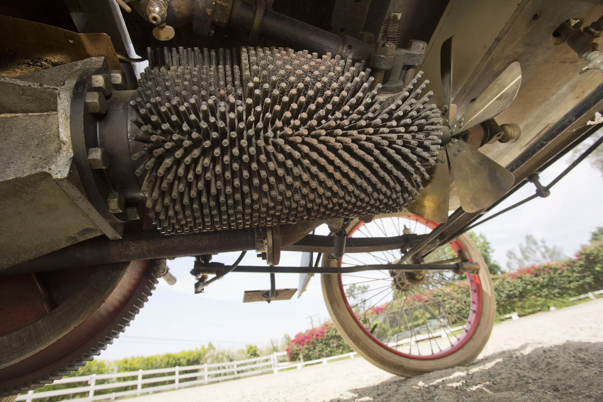 За что этот мотор называли "дикобраз", очевидно.