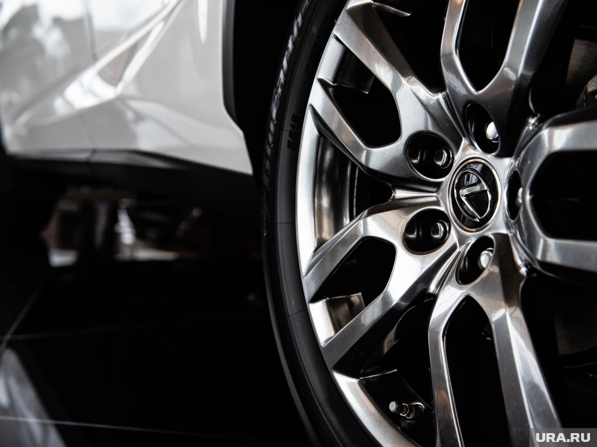     Перед переобувкой многие задаются вопросом, какую летнюю резину выбрать в 2026 году