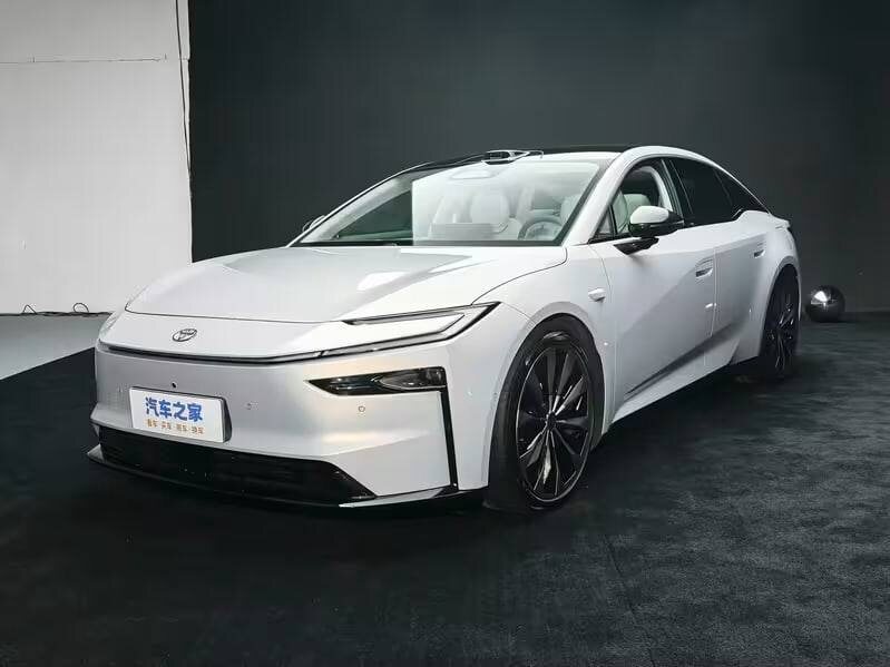 Это чудо стоит 1 700 000 руб. У них. У нас ВАЗ с ручной коробкой дороже.