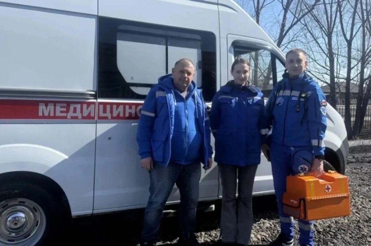    Новосибирские медики прошли полкилометра по ледяной воде ради пациентки