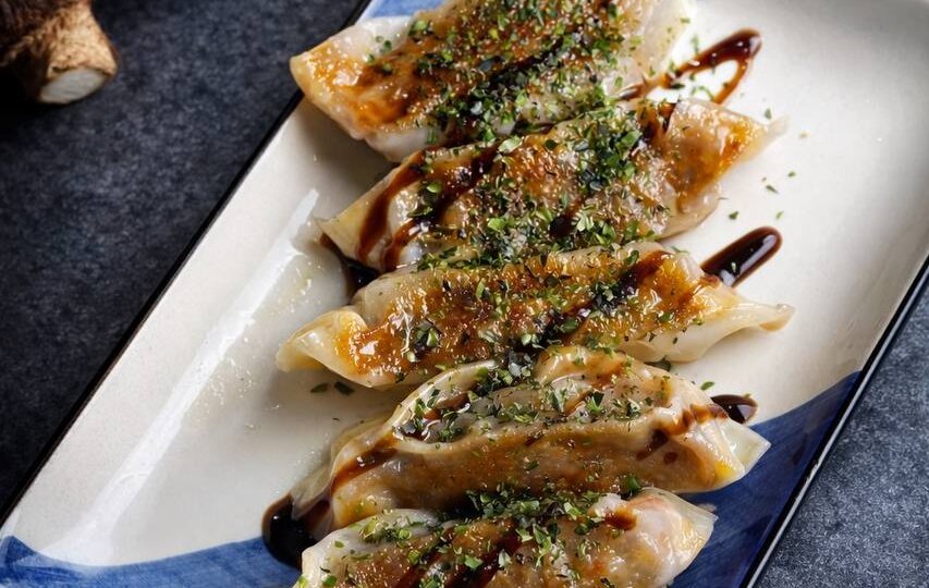 Готовлю дамплинги с грибами, овощами и фаршем - получаются вкуснее, чем в кафе: постный и веганский рецепт