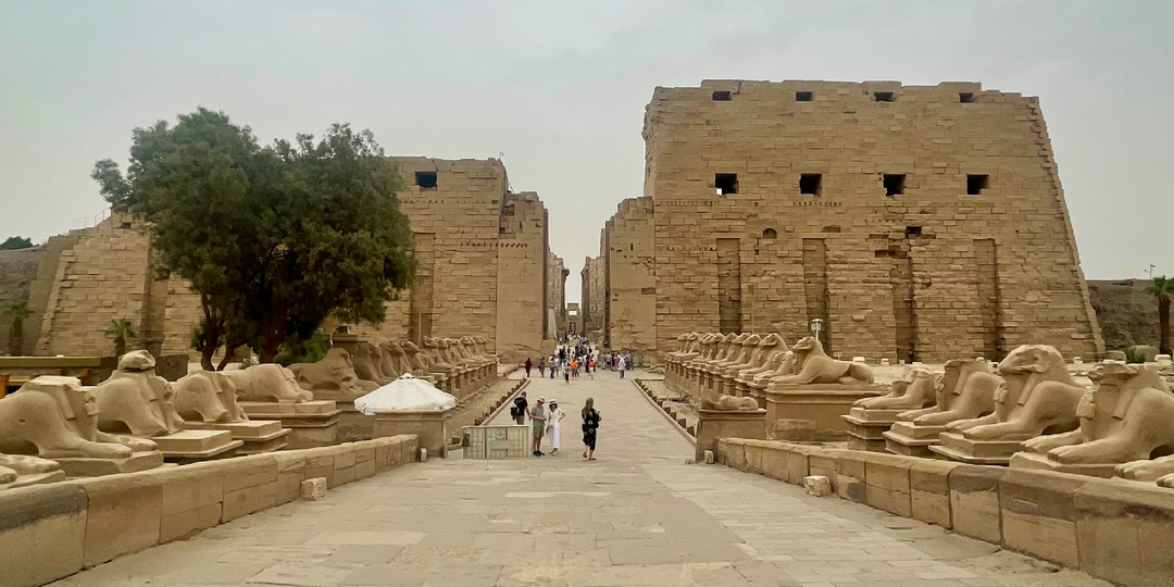 Пятый день круиза по Нилу: Луксор - Карнак, Долина царей, Хатшепсут и дождь среди веков