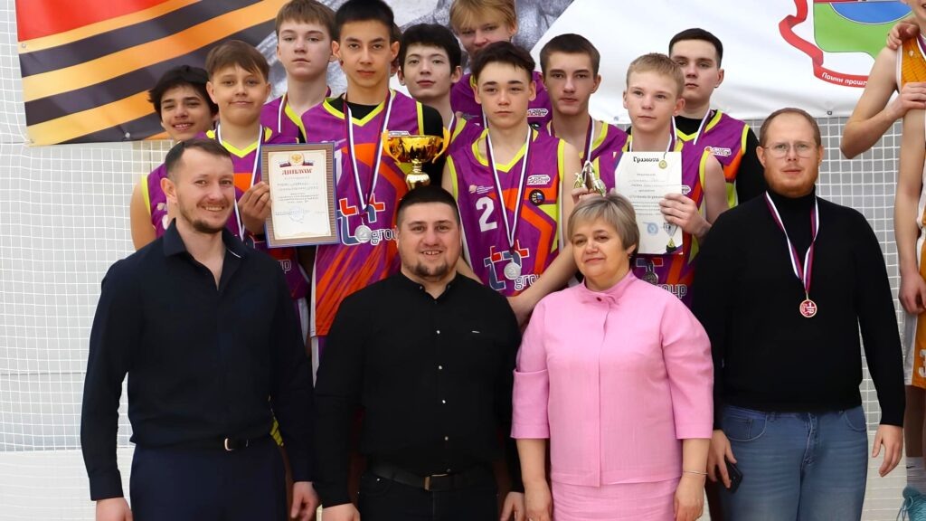     Лариса Михайлова на баскетбольных соревнованиях в Гае. Фото: администрация Гайского округа.