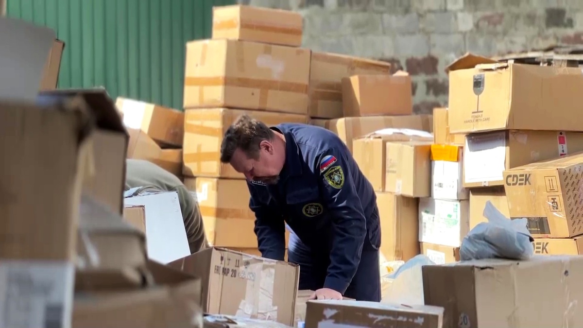    Югорские бойцы получили посылки из дома