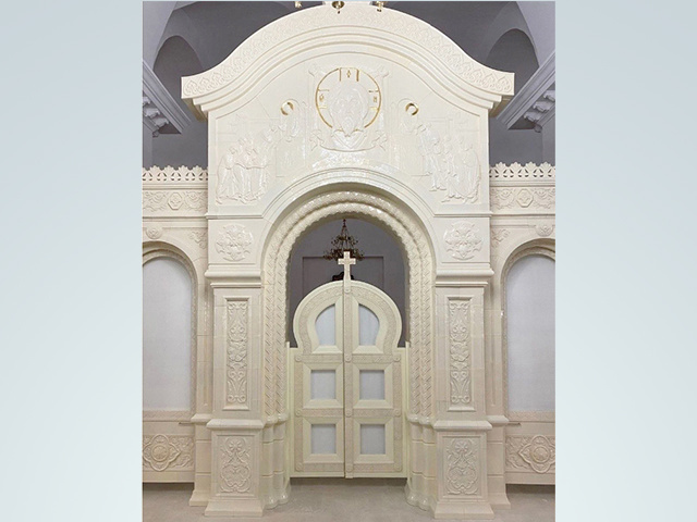 В Тверской области создали уникальный фаянсовый иконостас