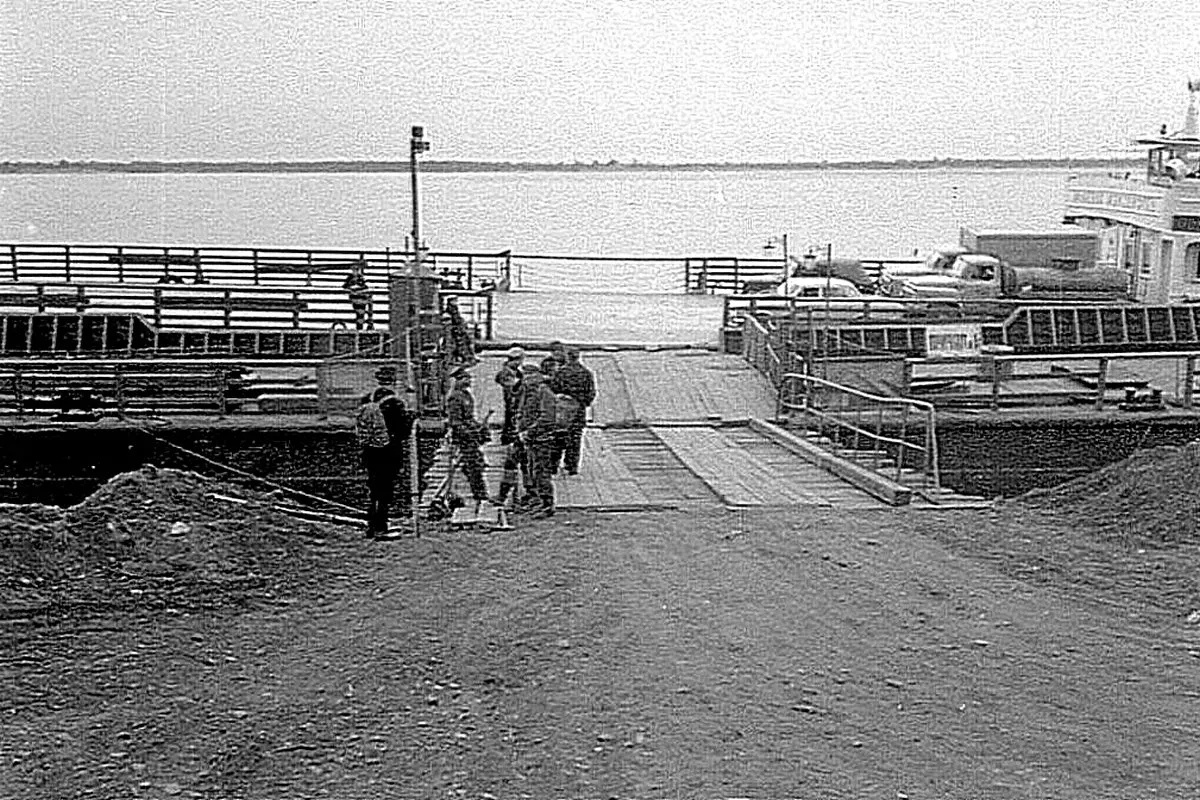 Паромная переправа через Зею в начале 1970-х в районе Благовещенска