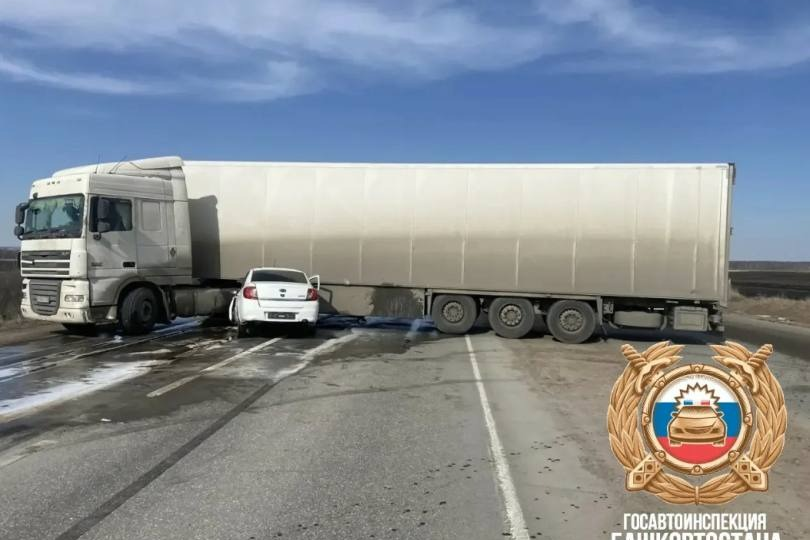 Под Уфой в ДТП с фурой пострадали три человека