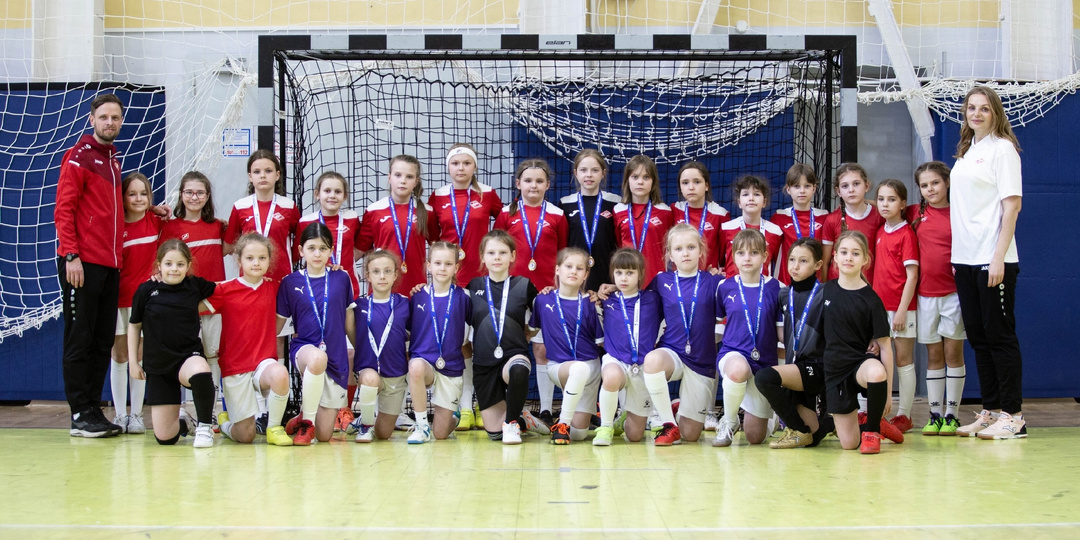 Золотые и Серебряные призеры областного финала «Спортмастер-Кубок городов» по мини-футболу среди девочек 2015 г.р.