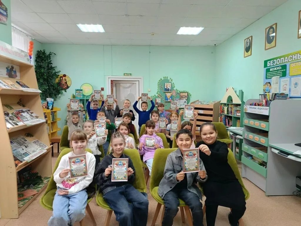    По традиции каждый год в дни весенних школьных каникул во всех библиотеках страны неделя детской и юношеской книги. Центральная городская детская библиотека пригласила учащихся городской школы № 14 на литературное представление, посвящённое открытию Недели детской и юношеской книги. Фото Городского библиотечного объединения.