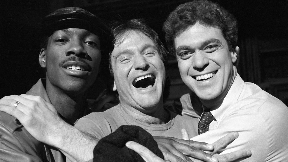 Будущий актер родился в Нью-Йорке в семье полицейского. Уже в подростковом возрасте он вышел на сцену и получил за это первый гонорар, начав выступать в стендап-клубах. В 1980 году появился в популярном тогда шоу Saturday Night Live на NBC.📷Фото: Suzanne Vlamis / AP