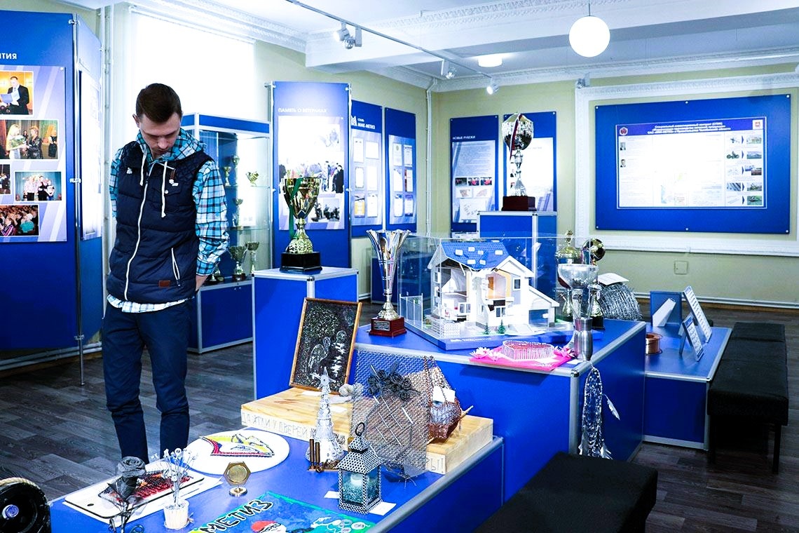 В залах музея ОАО "ММК-МЕТИЗ"