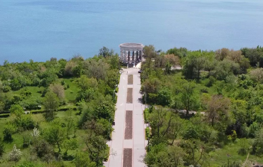 Уютная старина vs ржавая «шашлычная» зона: как выглядит Приморский парк в Цимлянске до и после «реконструкции»