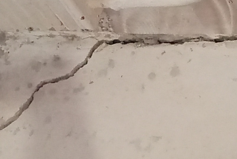 Капремонт дома с огромными трещинами в Цимлянске в Ростовской области будут делать к середине 21 века