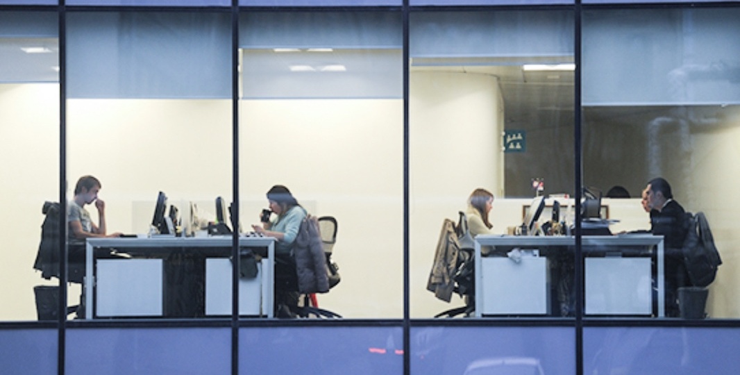 Внедрение ИИ и ставки по кредитам: почему россиянам стали реже повышать зарплаты