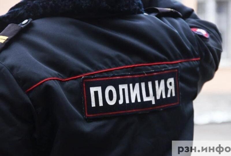 В Рязанской области пьяный мужчина угрожал жене бутылкой водки