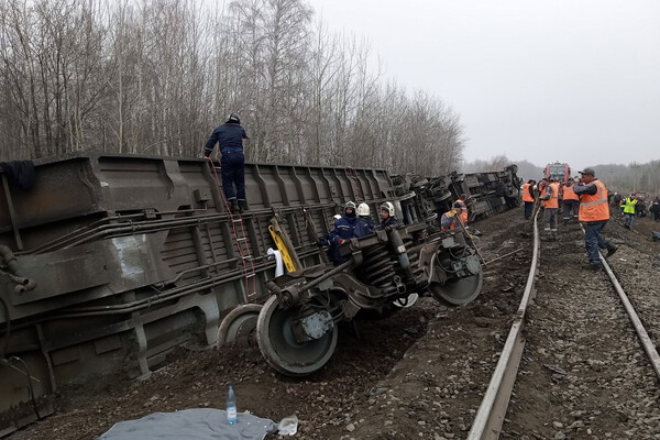    Последствия схода семи вагонов пассажирского поезда №302 Челябинск-Москва в районе станции Бряндино в Ульяновской области, 3 апреля 2026 года / Артем Гизатулин/РИА Новости