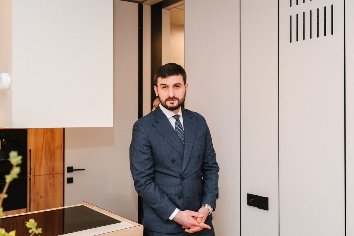 Презентация Модульного дома во Владикавказе. Министр промышленности и инвестиций Олег Атаров. Фото: Астемир Черткоев