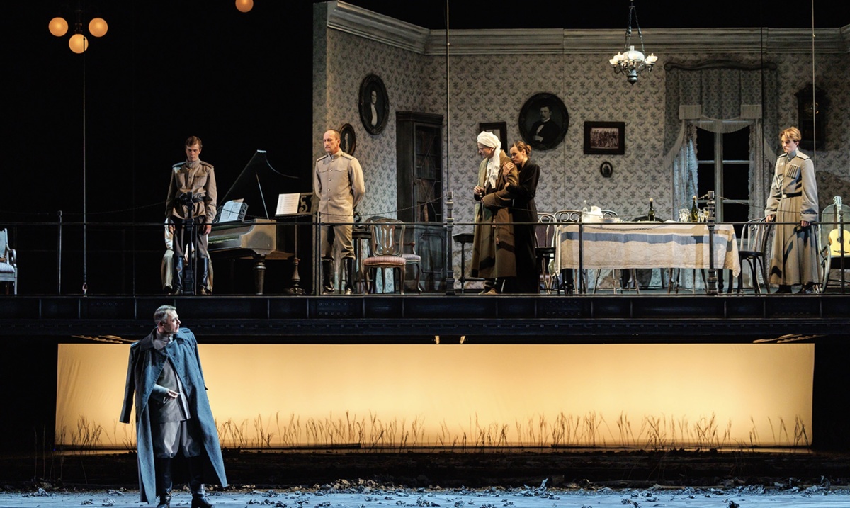 Малый театр, Евгений Люлюкин📷Сцена из спектакля «Белая гвардия»