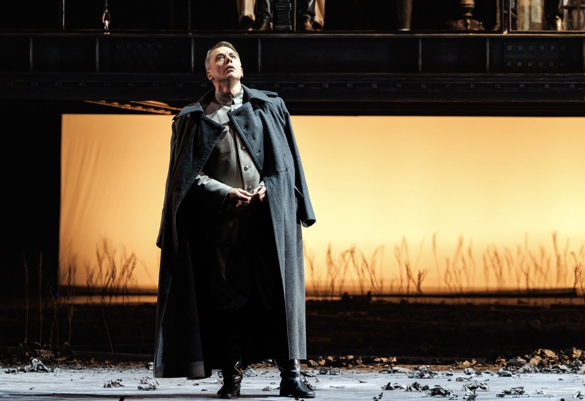 Малый театр, Евгений Люлюкин📷Сцена из спектакля «Белая гвардия»