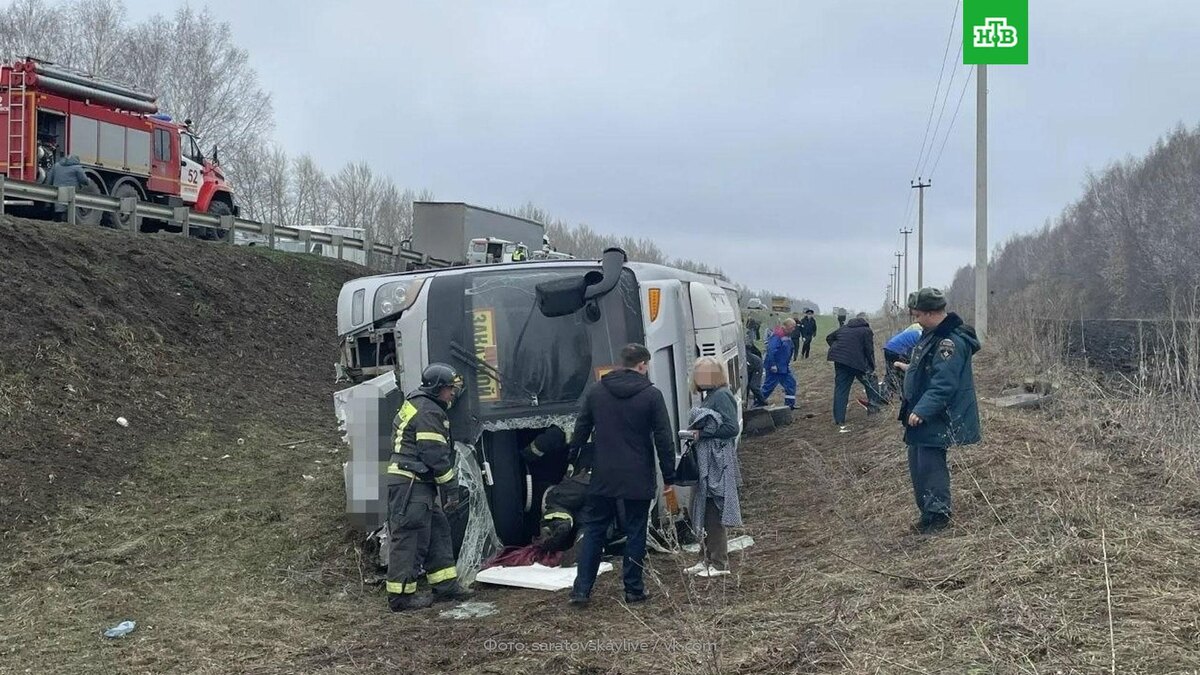    Автобус с детьми попал в ДТП под Саратовом, есть погибший и пострадавшие
