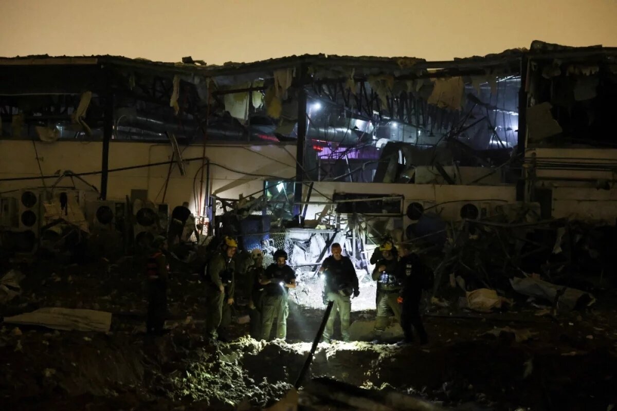    Пригороды Тель-Авива Бней-Брак и Петах-Тиква серьёзно пострадали от взрывов иранских баллистических ракет.