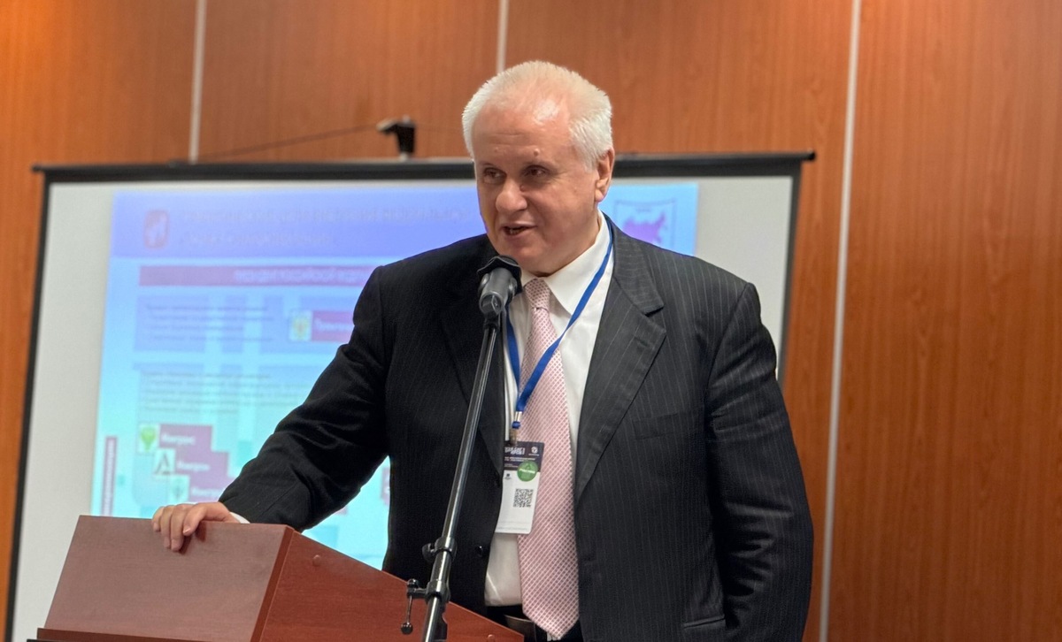    Директор Ассоциации организаций в области недропользования «Национальная ассоциация по экспертизе недр» Андрей Третьяков заявил, что нужно развивать промышленную кооперацию в СНГ. Источник: Отраслевое СМИ «Промышленность России»