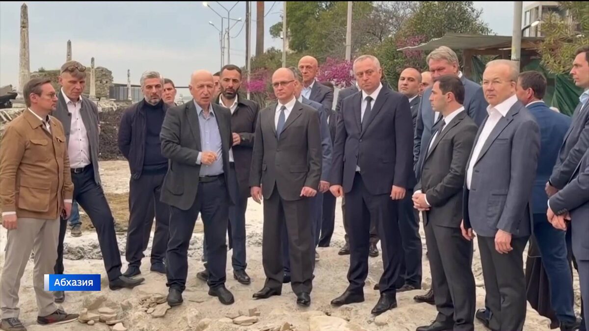    Премьер-министр Башкортостана Андрей Назаров возглавил делегацию на экономическом форуме в Абхазии