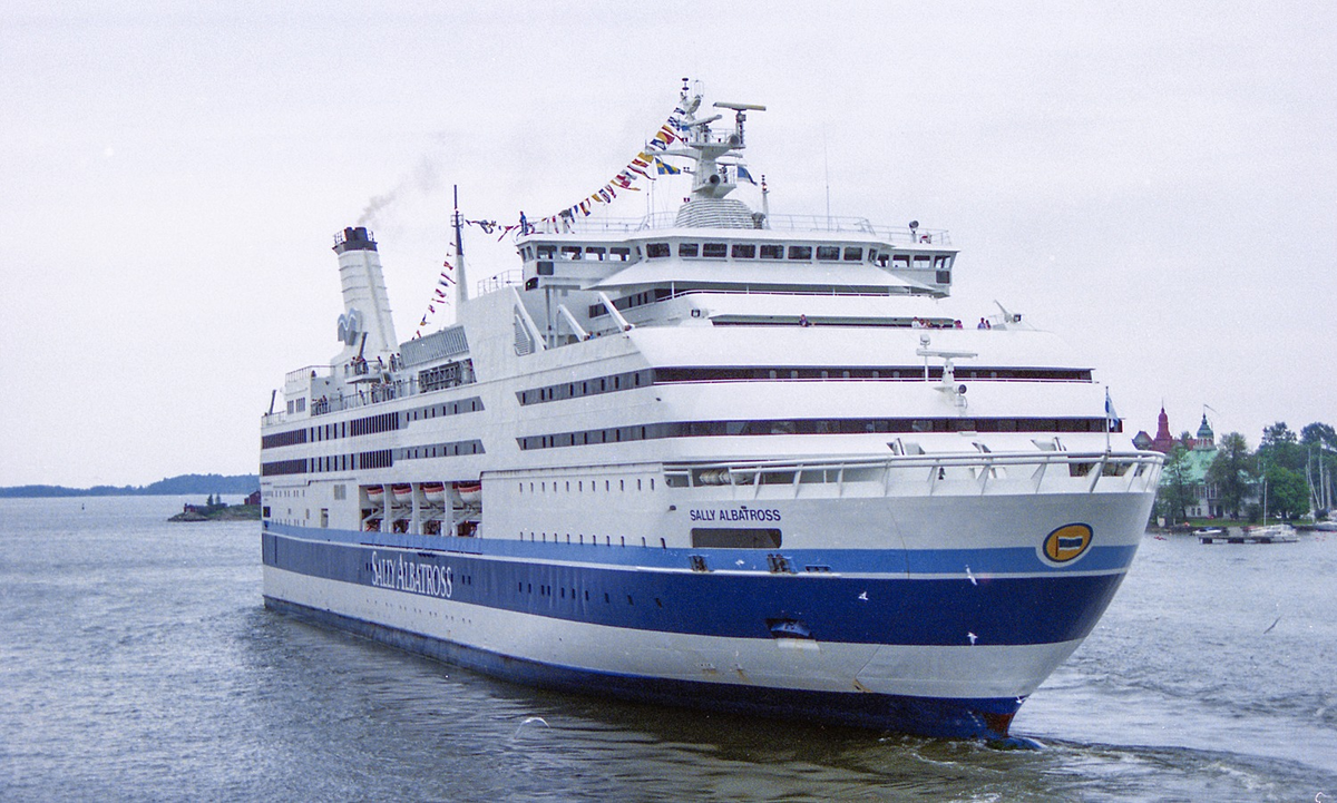 Вот такие красивые паромы прибывали в Ленинград
