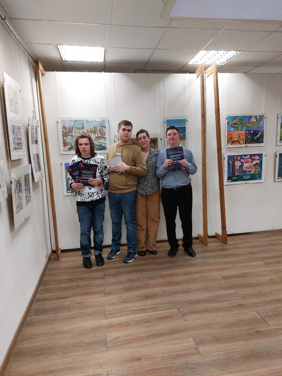 Миша, Сережа и Тихон с нашим преподавателем Евгенией Сергеевной