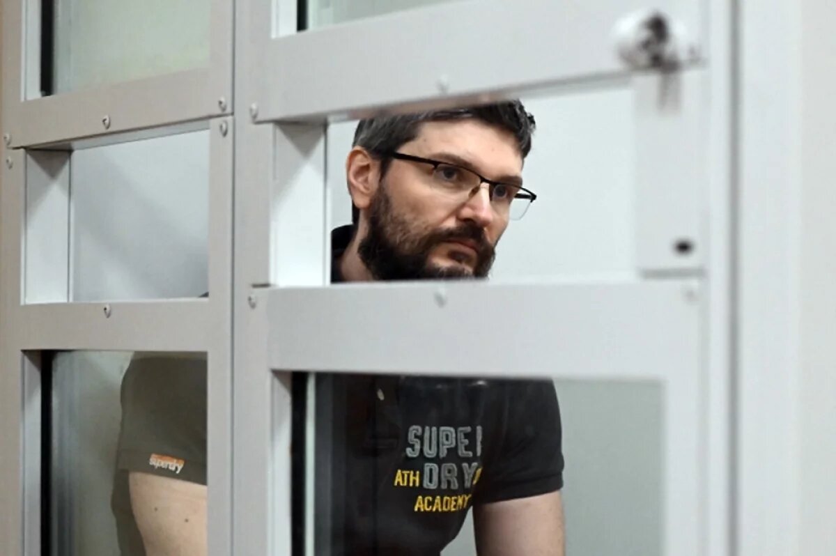    Пасынок рок-музыканта Стаса Намина Роман Ткаченко в Московском областном суде.