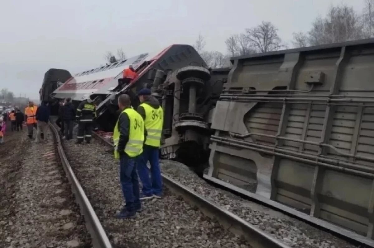    Названа предварительная причина схода 7 вагонов поезда Челябинск — Москва