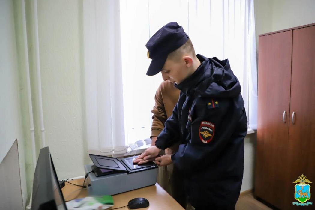 Полиция пресекла незаконную трудовую деятельность мигрантов на стройках в Пскове
Фото: пресс-служба УМВД России по Псковской области