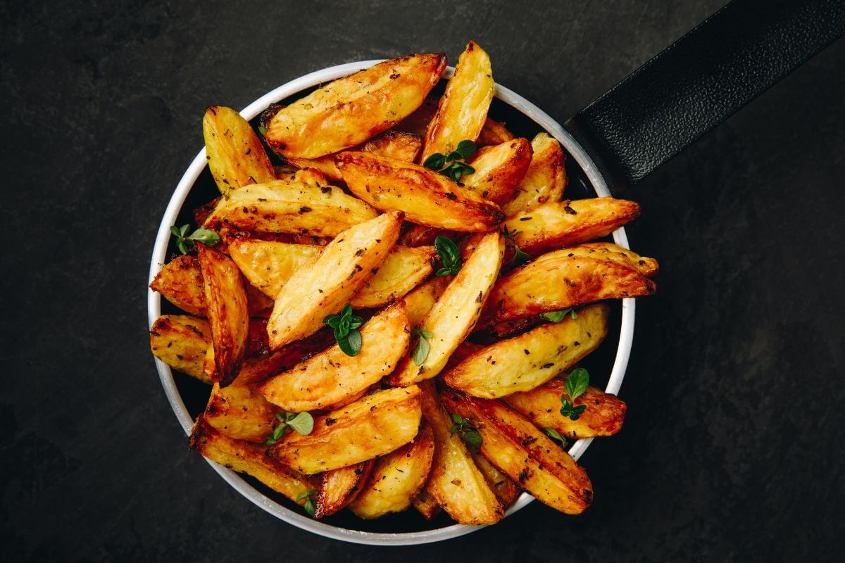 Фото с сайта: https://www.netmums.com/home-garden/home/food-nutrition/no-more-soggy-chips-this-is-the-best-technique-for-getting-really-crispy-chips-in-the-air-fryer