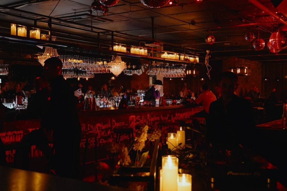    Бар "Крыша". Источник: t.me/kryshabarnaul