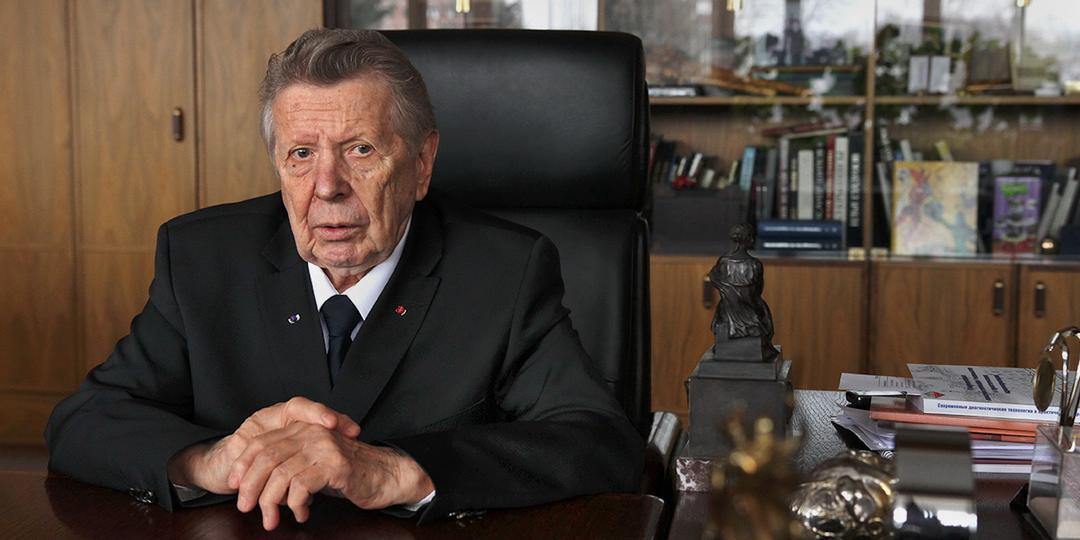 Уберите из дома одну вещь – и проживёте дольше: 92-летний кардиолог Евгений Чазов о здоровье и сердце