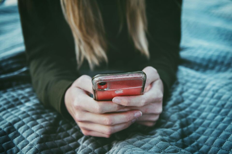    Мобильный телефон, связь. Источник: unsplash.com