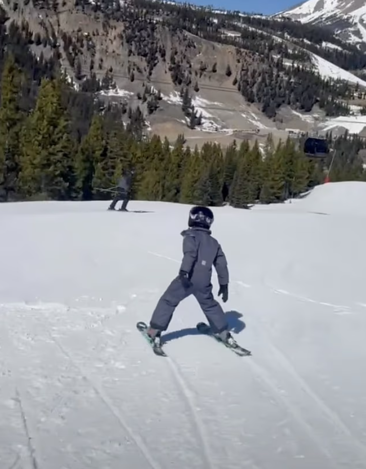 Арчи следует за отцом - ссылка на видео ниже