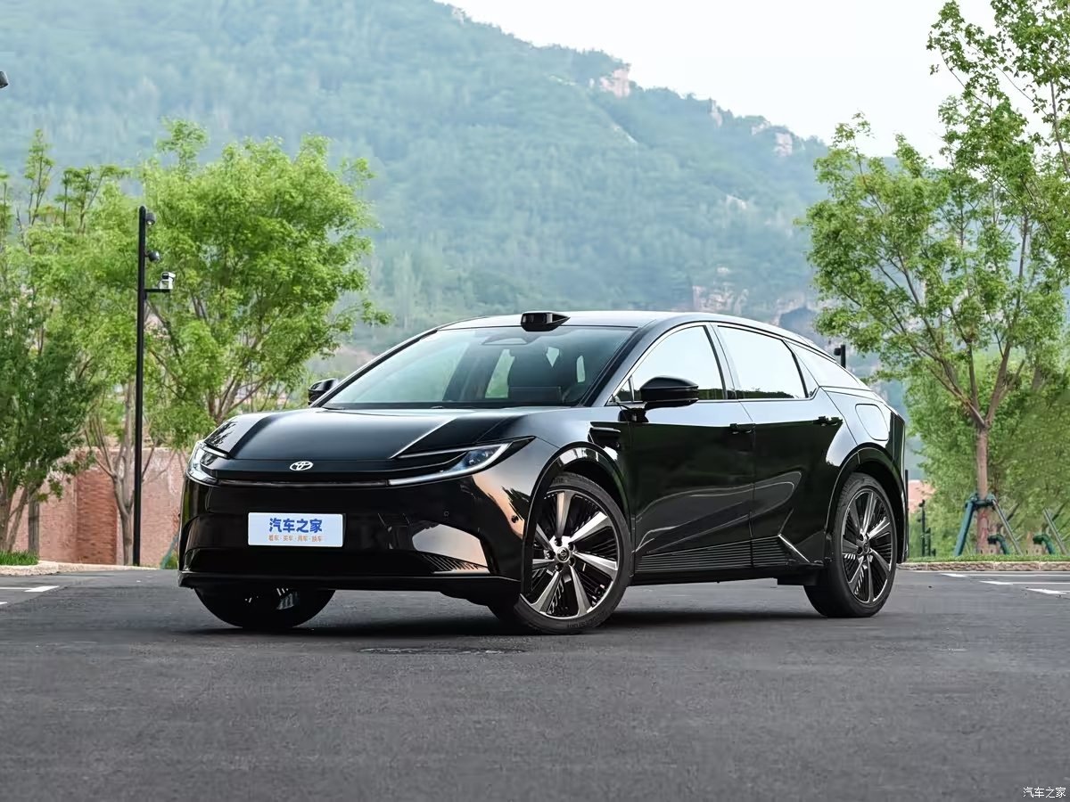    В Китае стартовалим продажи кроссовера Toyota bZ5 2026 года