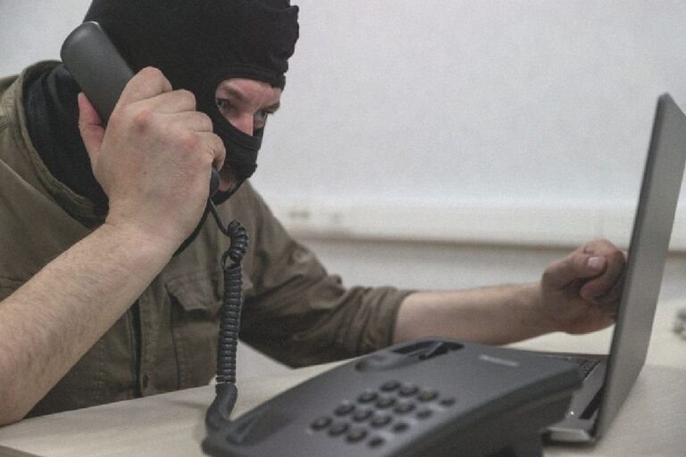    Иллюстрация к материалу: Сын омбудсмена стал жертвой мошенников: как защитить детей от онлайн-угроз