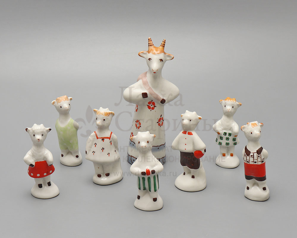 Комплект статуэток «Коза и семеро козлят», фарфор, Сысертский завод, 1960-70 гг. Фото с нашего сайта dvaveka.ru