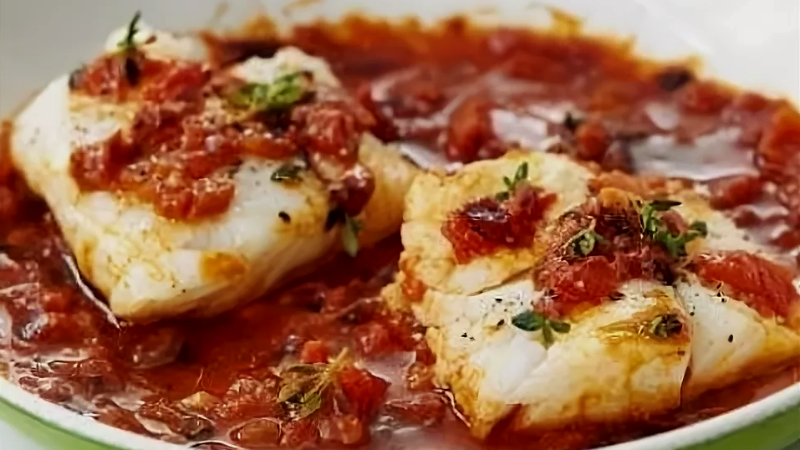 Треска в винно-томатном соусе