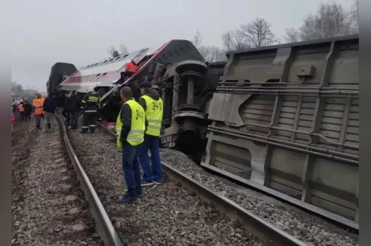    Людей вытаскивали через окна.