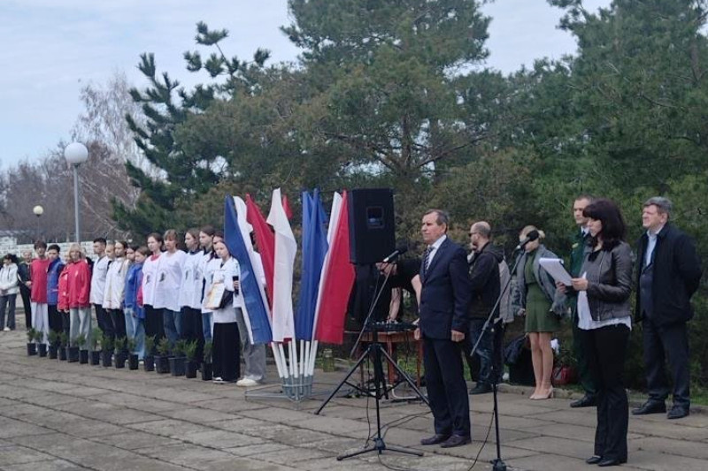    На акции «Тополь Победы» (фото: Камышинская городская дума)