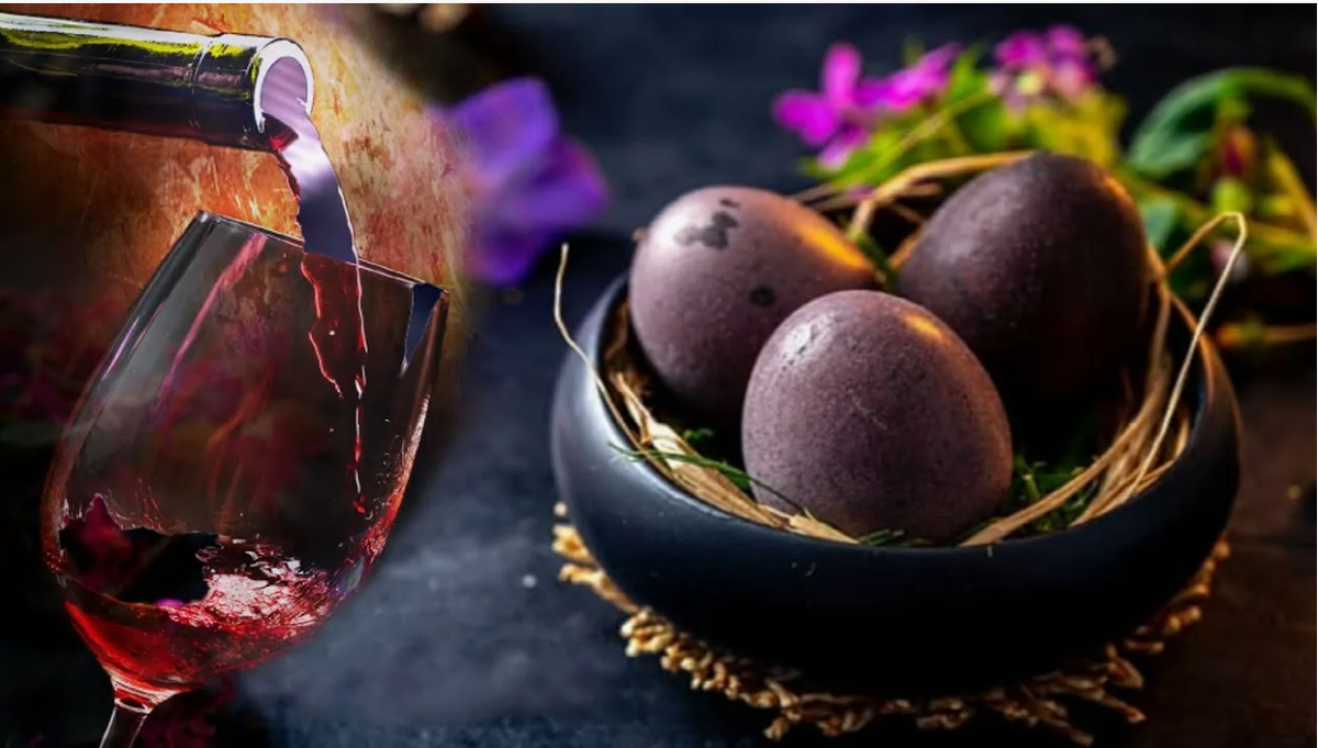 Пасхальные яйца, сваренные в тёмном вине. Картинка взята в качестве иллюстрации из открытых источников.