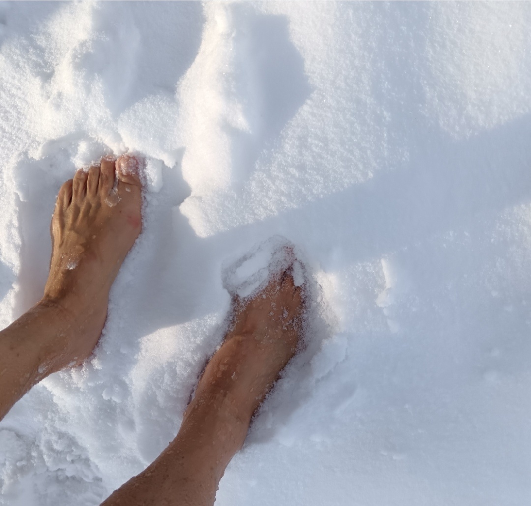 Когда был пушистый снег выходила немного постоять! 