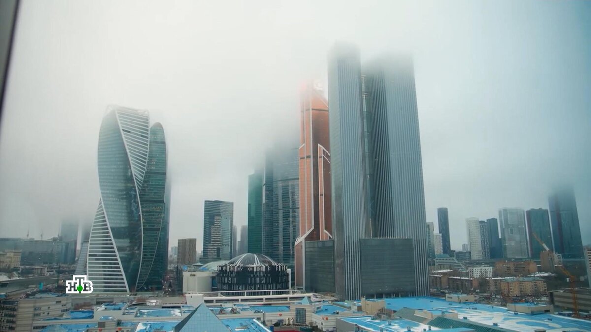    Беглые знаменитости пытаются продать оставшиеся в России дома с помощью колдунов